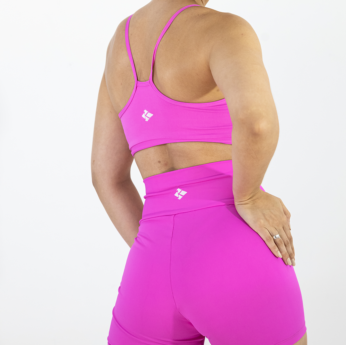 Conjunto Charme Feminino – Shorts Blackout Cintura Transpassada + Top Alcinha | Kínitro