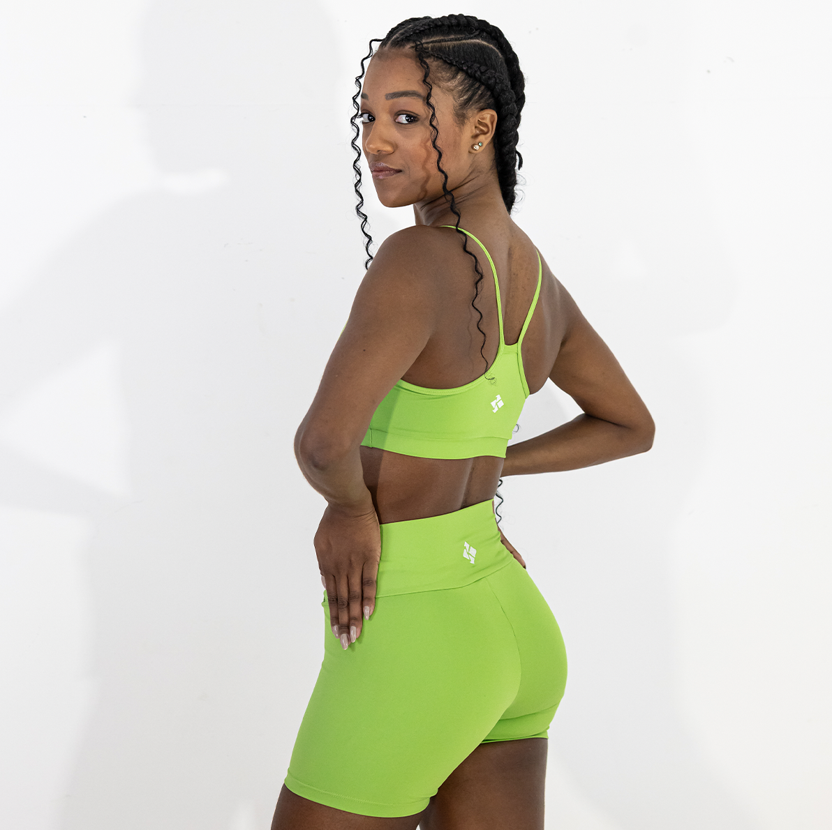 Conjunto Charme Feminino – Shorts Blackout Cintura Transpassada + Top Alcinha | Kínitro