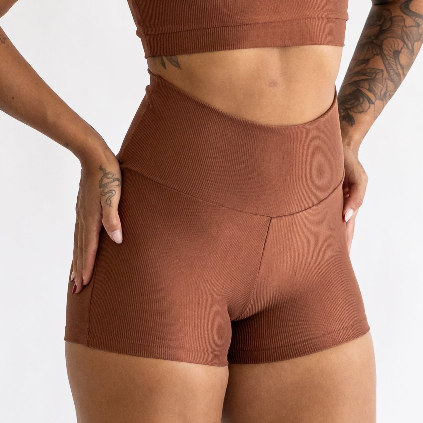 Shorts Canelado Marrom