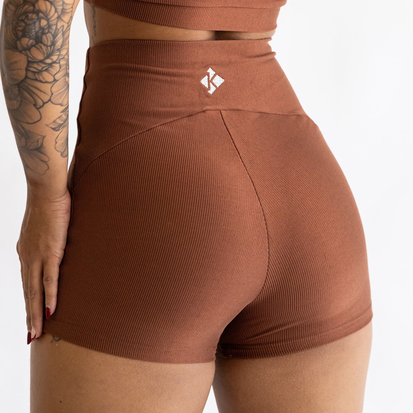 Shorts Canelado Marrom