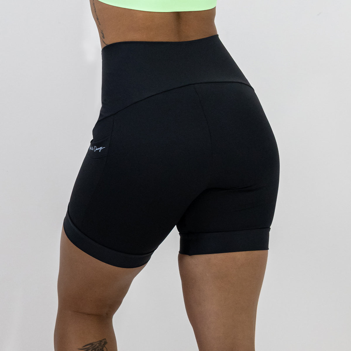 Shorts Open Blackout com Bolso Preto
