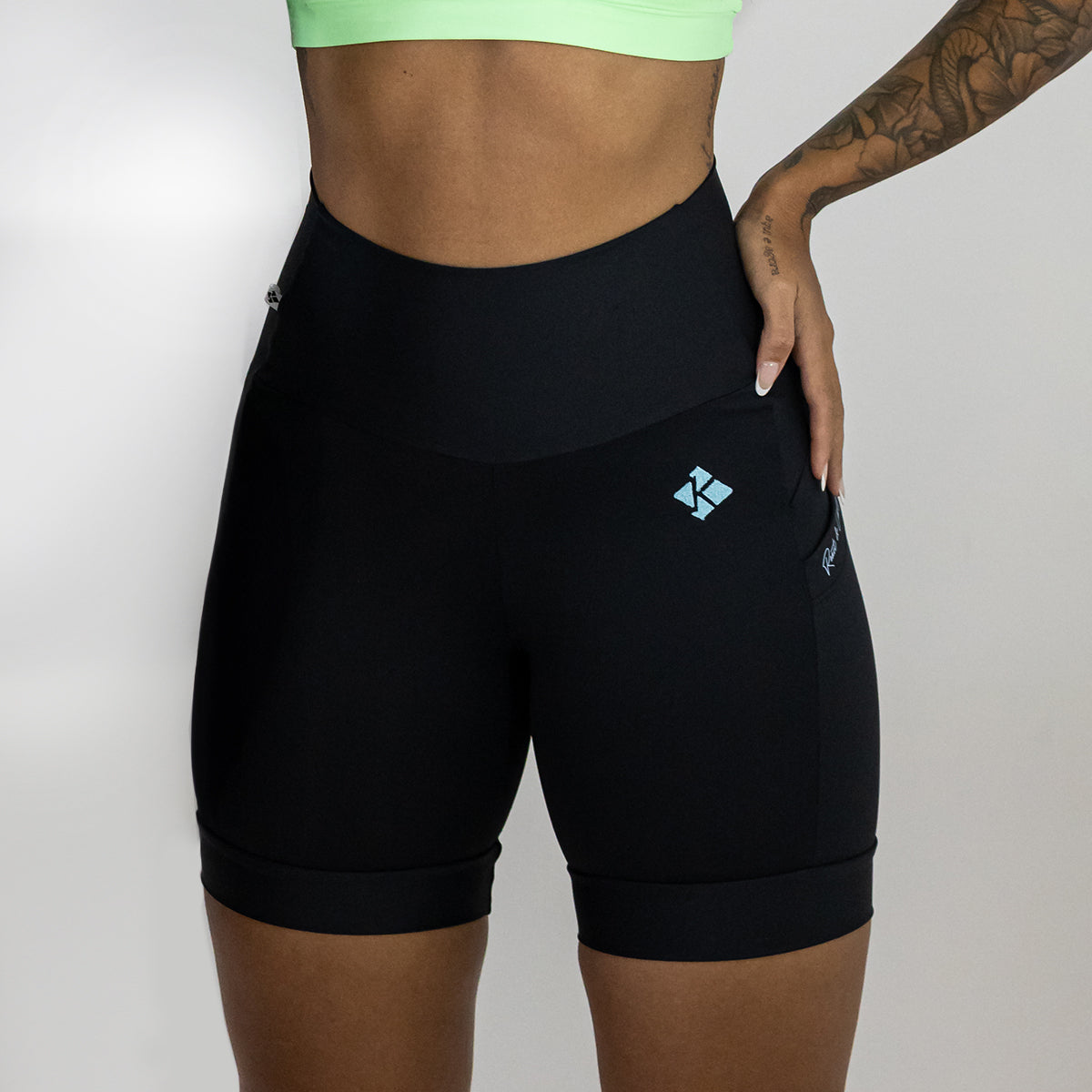 Shorts Open Blackout com Bolso Preto