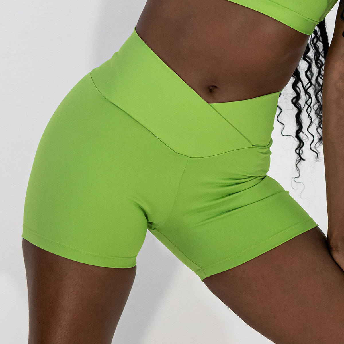 Shorts Open Blackout Transpassado Verde Abacate
