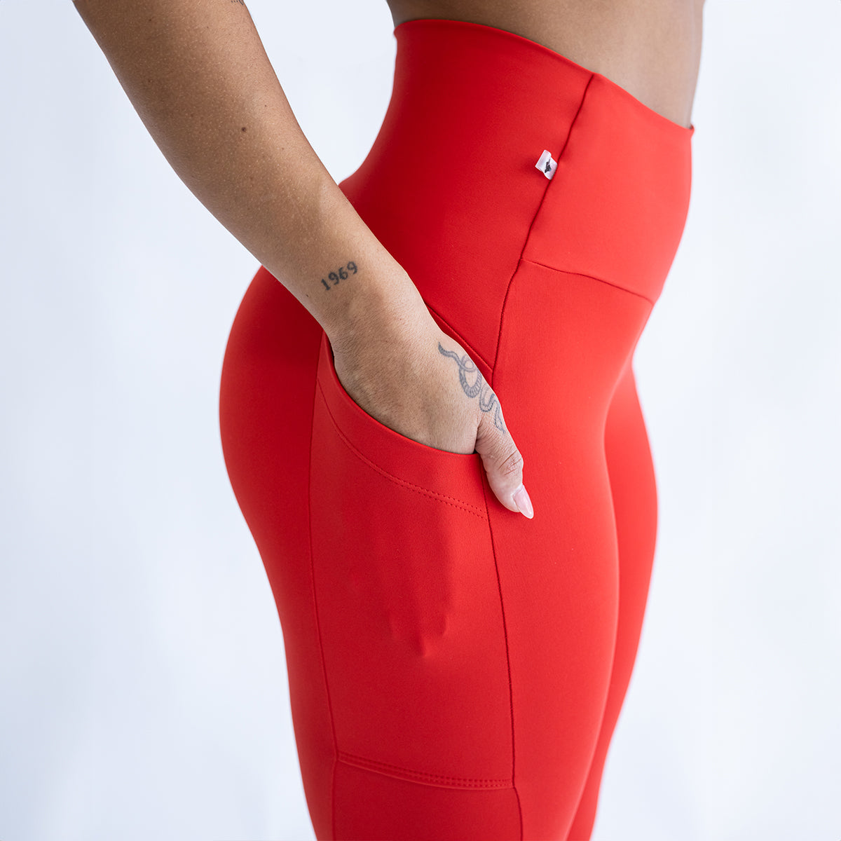 Calça Blackout com Bolso Vermelha R&C