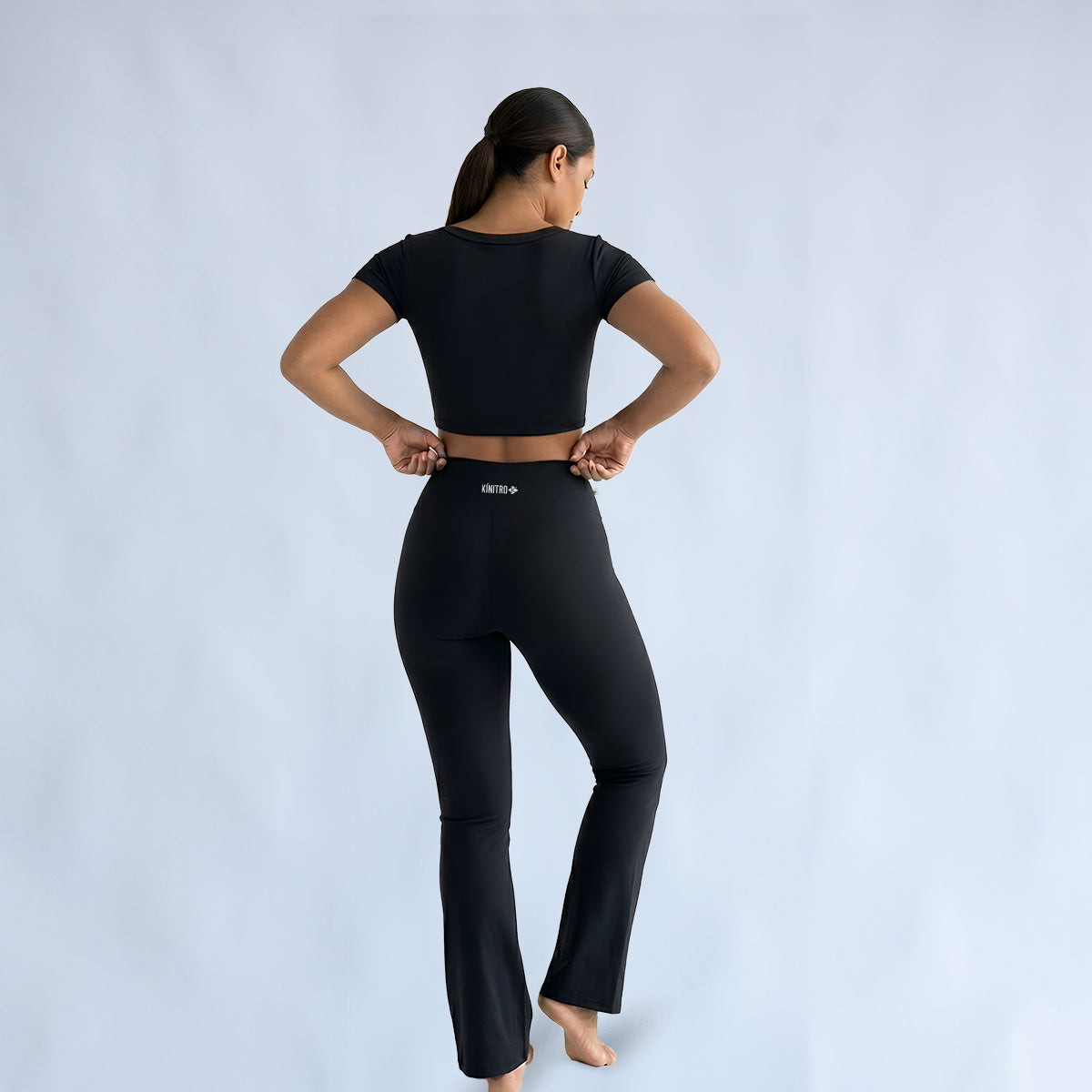 Cropped Manga Curta Preto ESSENCIAL ✦