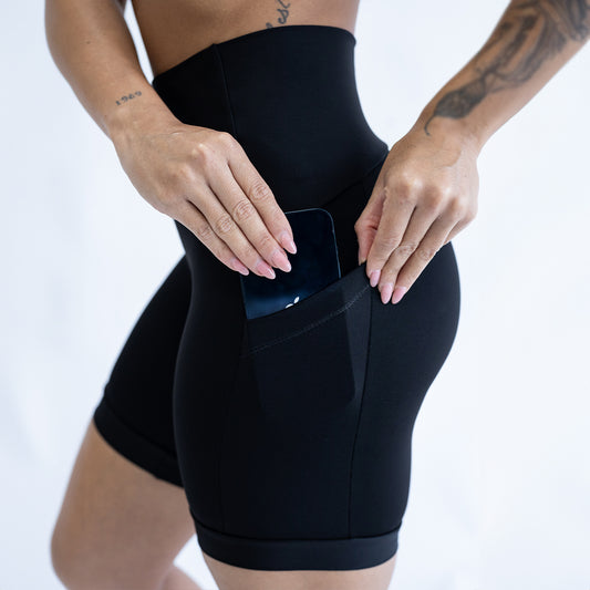 Shorts Blackout com Bolso Preto R&C