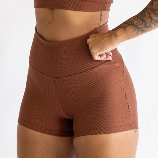 Shorts Canelado Marrom