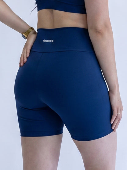 Shorts Meia Coxa  Azul Navy ESSENCIAL  ✦