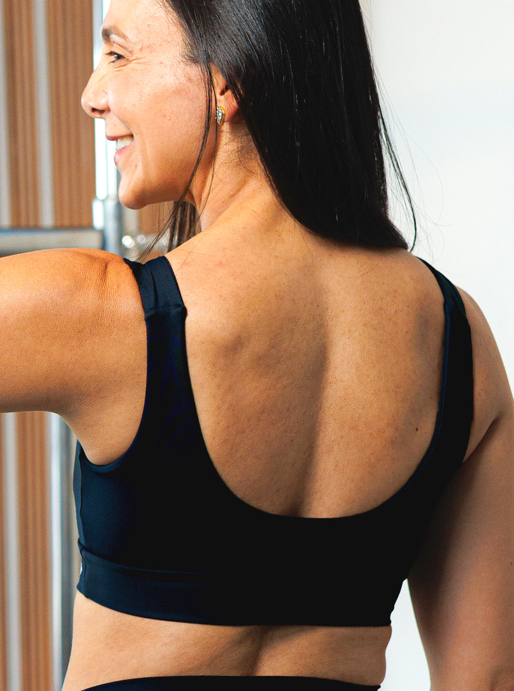 Top Alça Larga Preto ESSENCIAL ✦