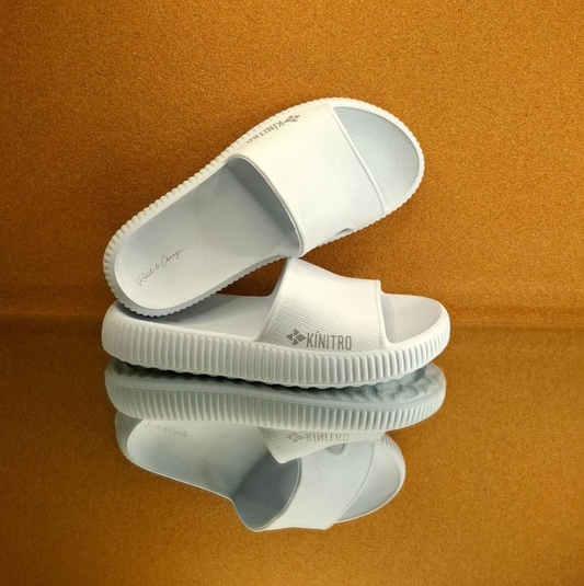 Chinelo Nuvem Branco Kínitro