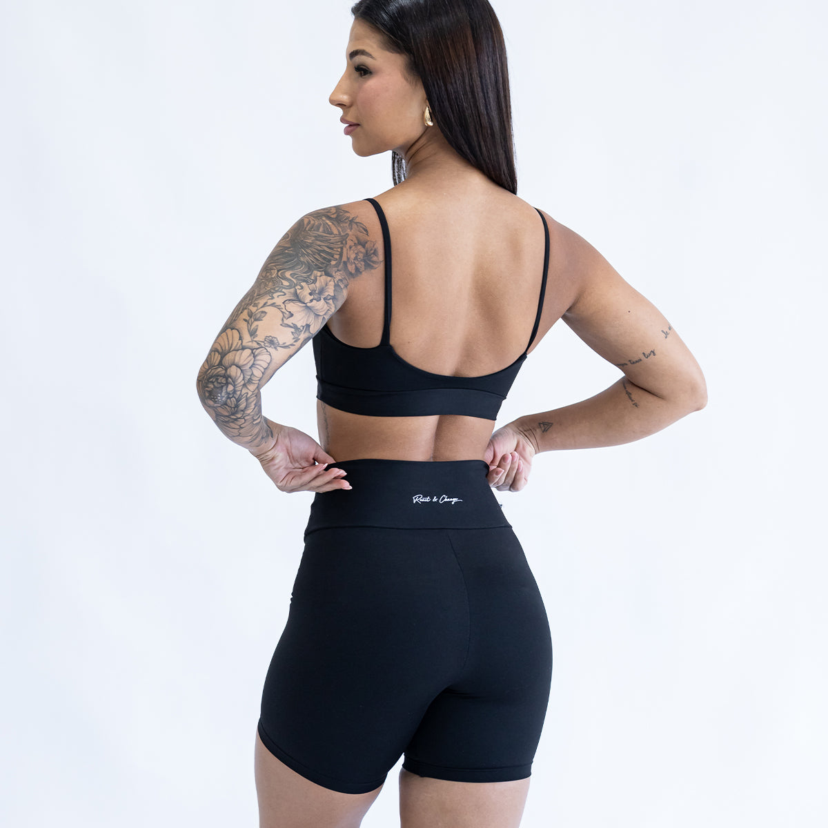 Conjunto Reaja e Mude - Shorts Blackout Meia Coxa + Top Alça Reta Fina | Kínitro